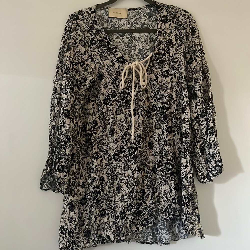 The ldrs LF store cream and blaack floral flared arms dress